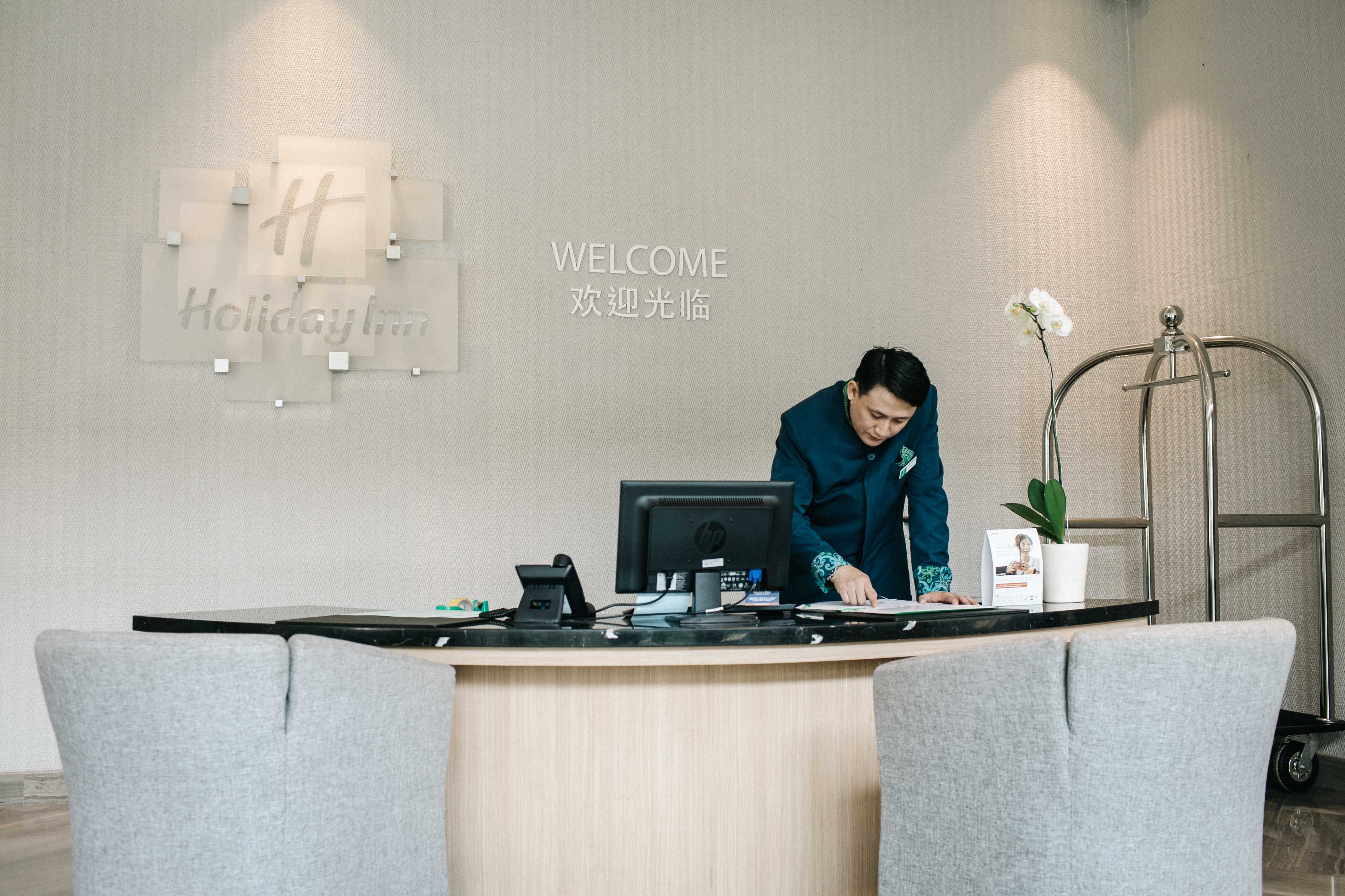Holiday Inn Hotel Suites Jakarta Gajah Mada 13/77