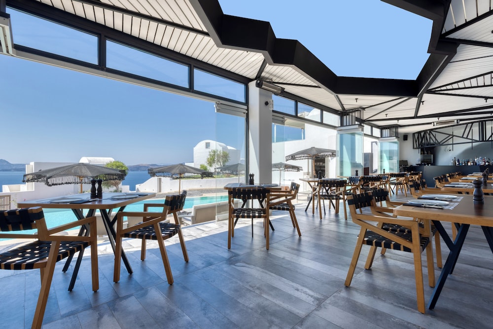 Grand Ambassador Santorini Hotel 62/78