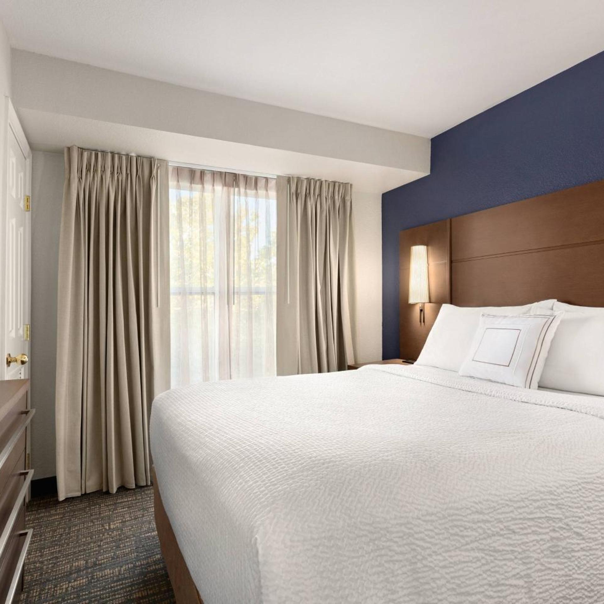 1 Bedroom, Suite, Queen Bed, Bathtub, Accessible