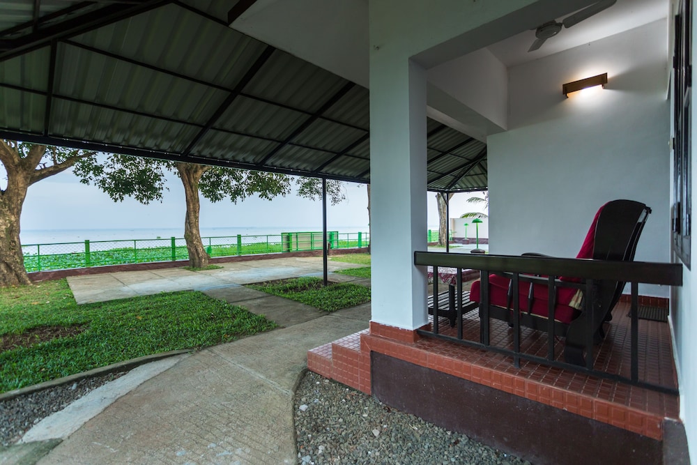 Illikkalam Lakeside Cottages 7/66