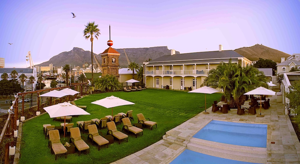 Dock House Boutique Hotel 45/49