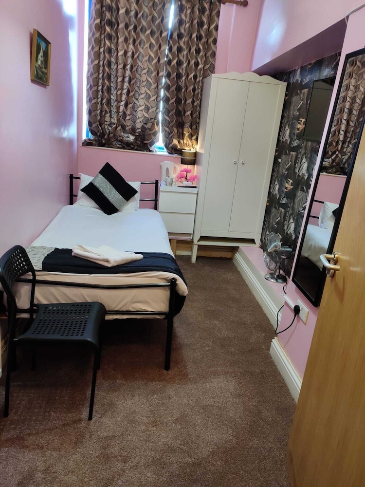 Pacific Inn London Heathrow (ex. Essex Inn Hotel) 22/34