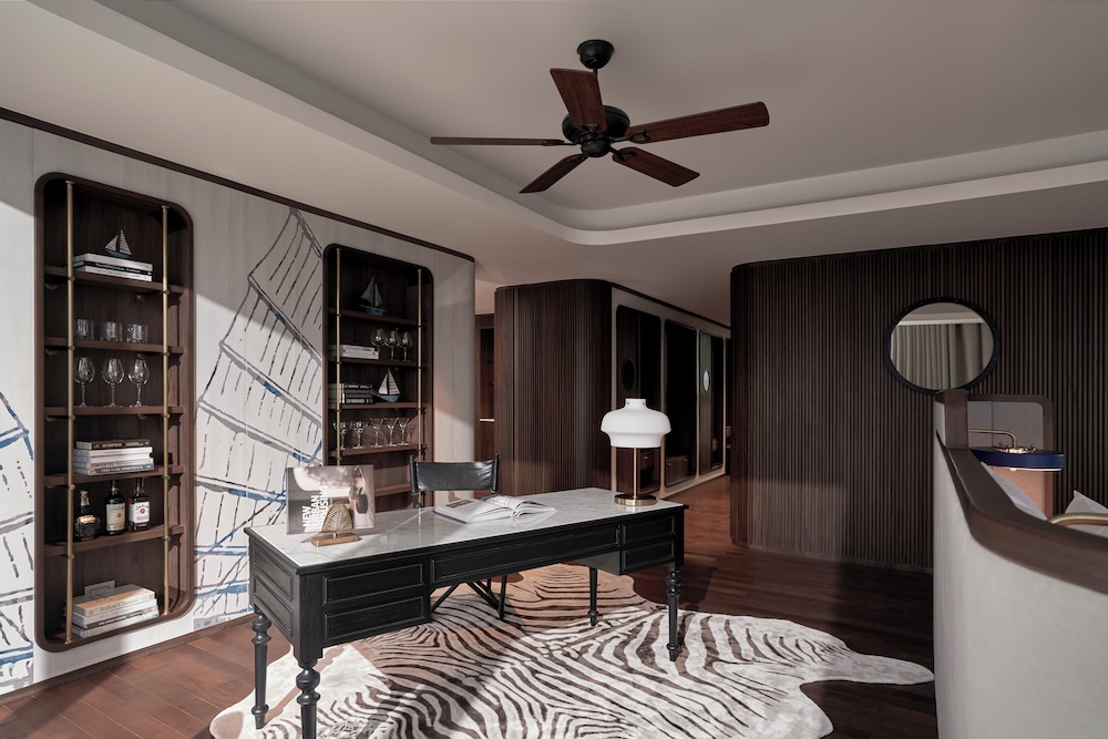 The Yacht Hotel by DC 24/50