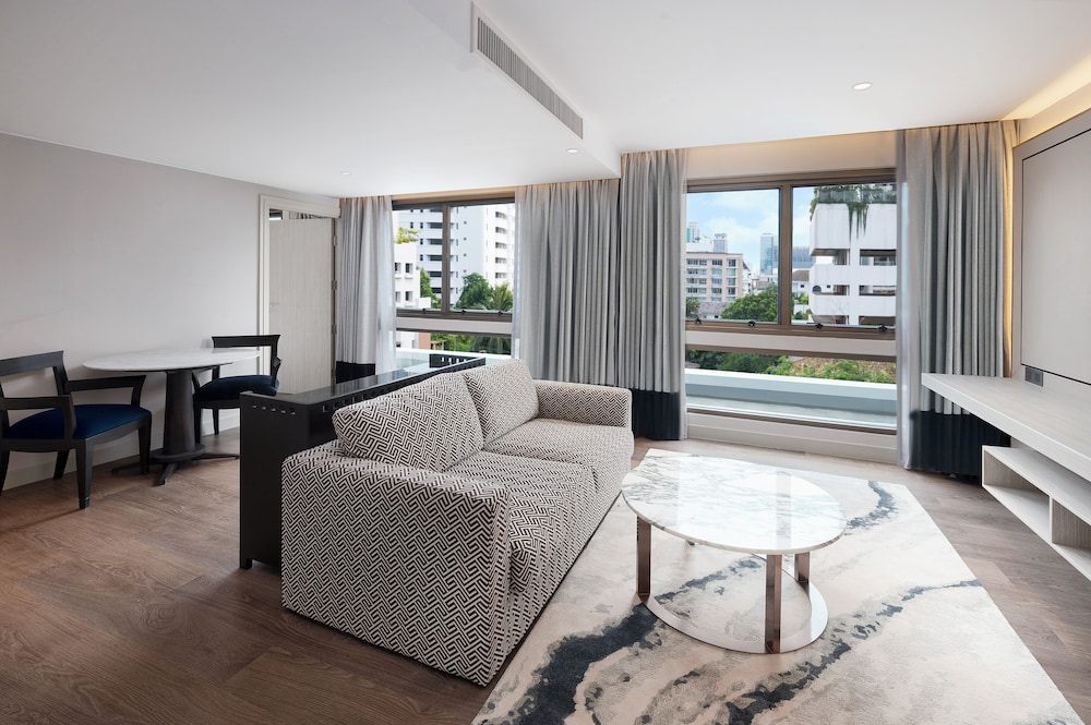 Radisson Hotel Chateau de Bangkok 26/48