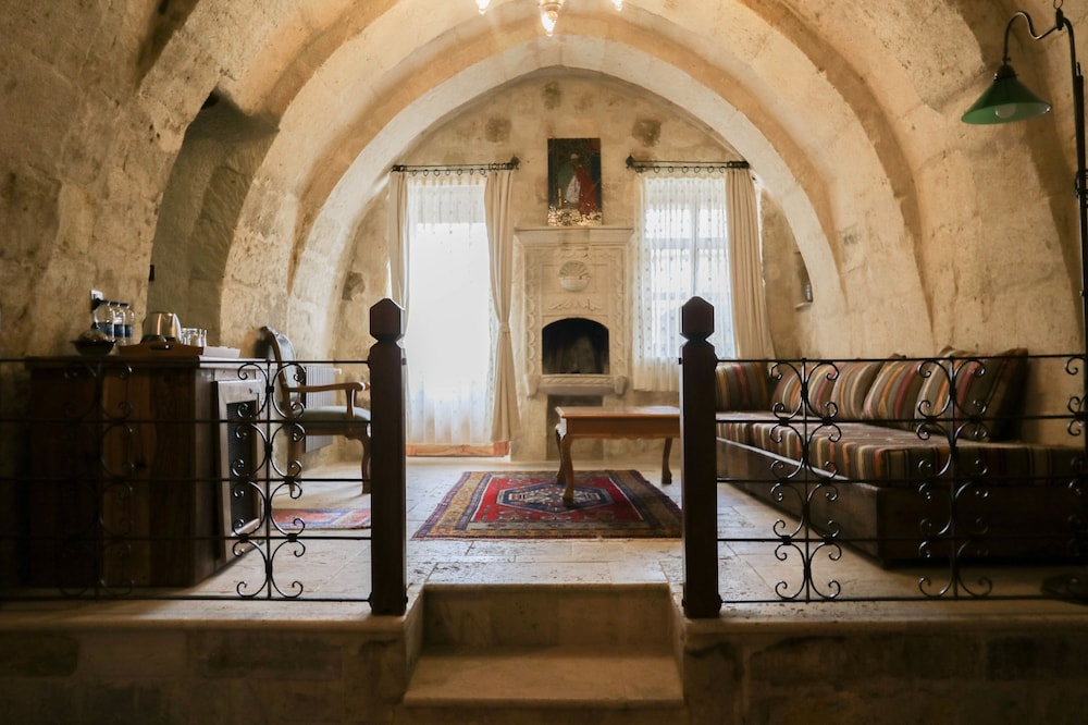 Sultan Cave Suites 54/77