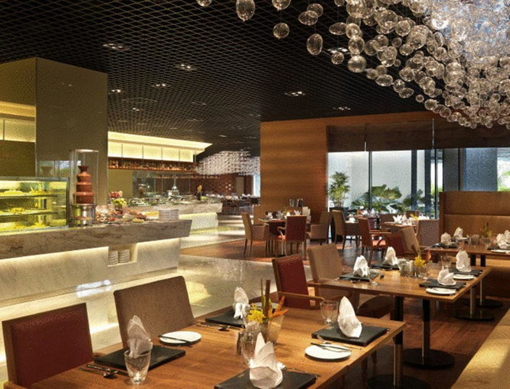 One World Hotel 42/55