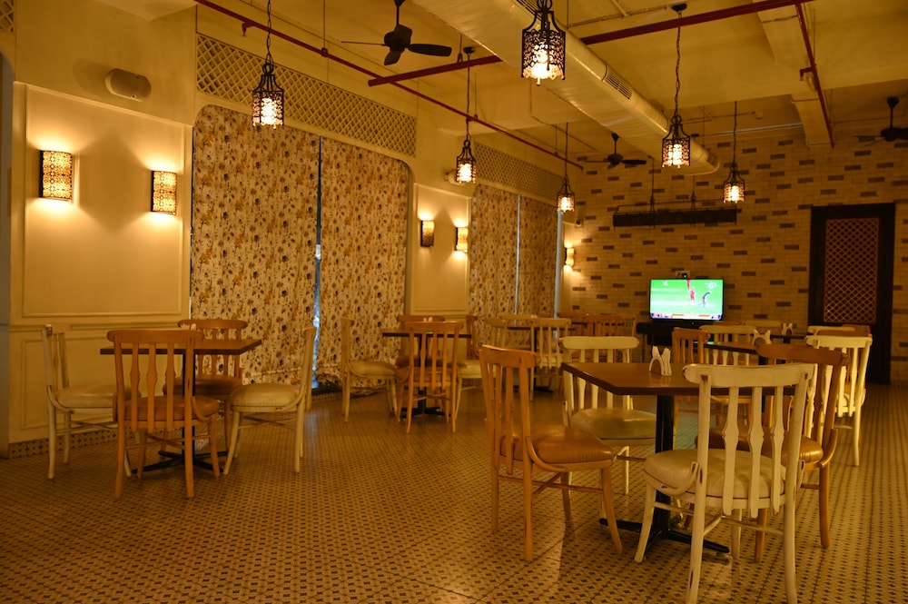 Hotel Pahadi 20/25