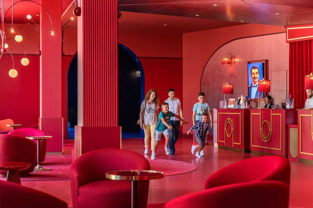 Grand Magic Hotel (ex Magic Circus) 69/86