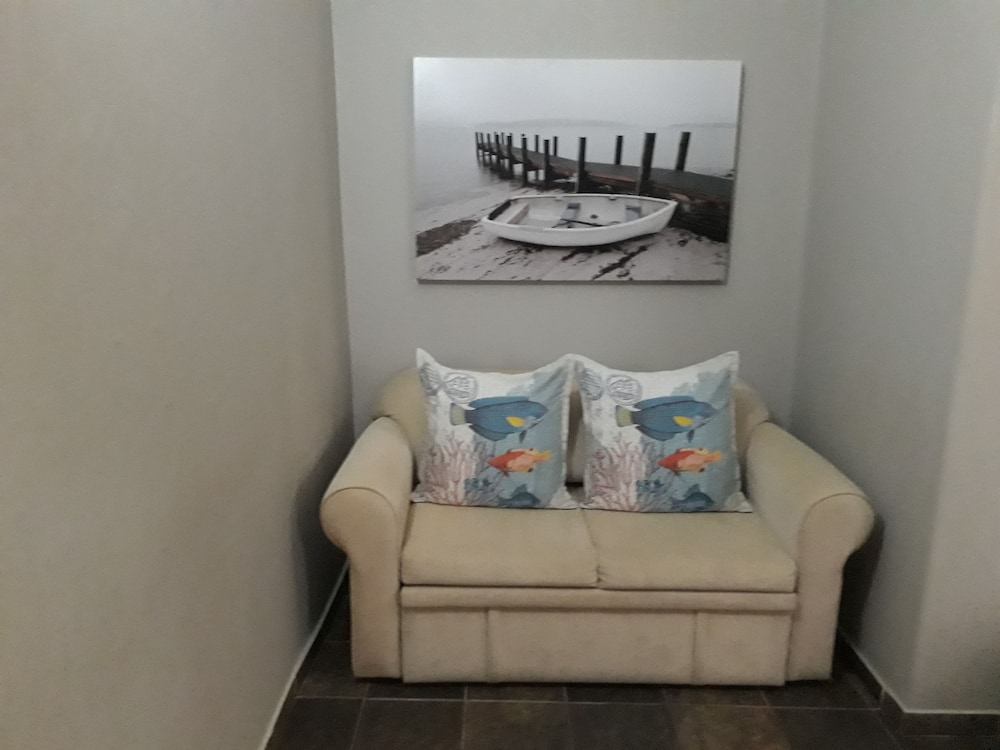 Sandpiper Guest House 23/38