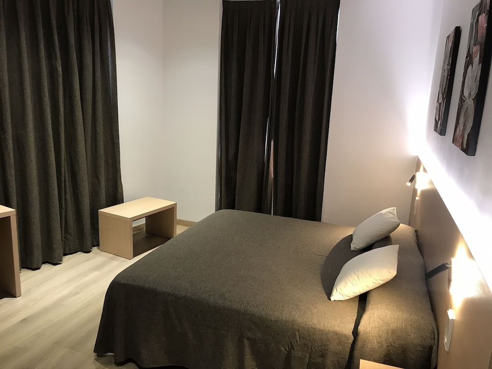 Hostal Abadia 22/50
