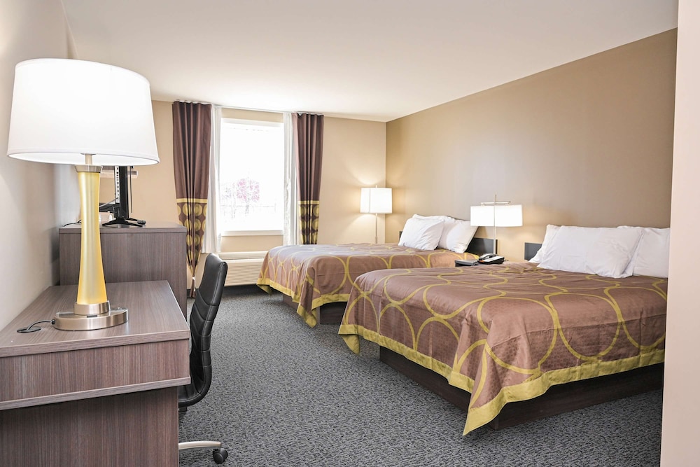 Super 8 by Wyndham Moosonee 27/50