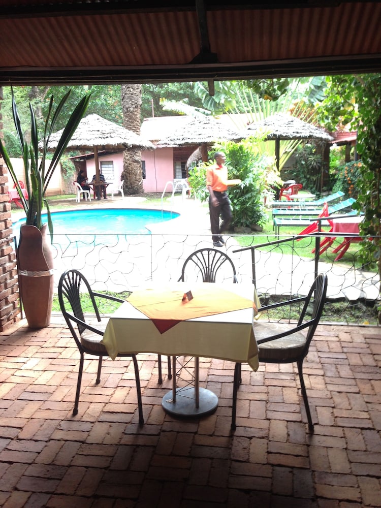 Outpost Lodge 20/40