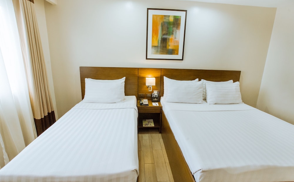 Golden Prince Hotel And Suites 11/50