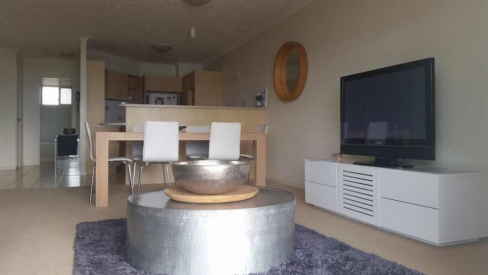 MOORINGS BEACH RESORT 49/77