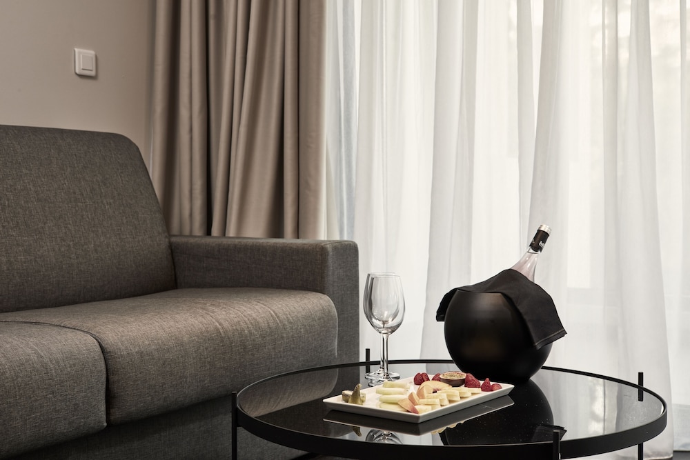 AZUR HOTEL 31/50