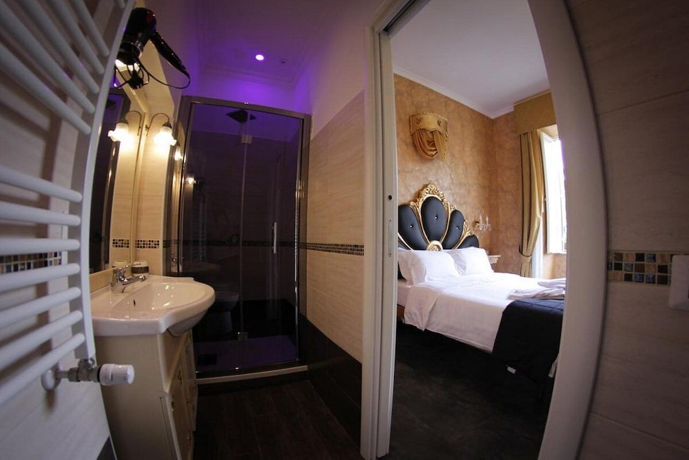 Pope's Suites 48/50