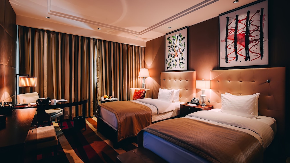 Deluxe, Twin Beds, Forest View