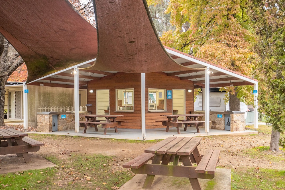 NRMA Bright Holiday Park 41/50