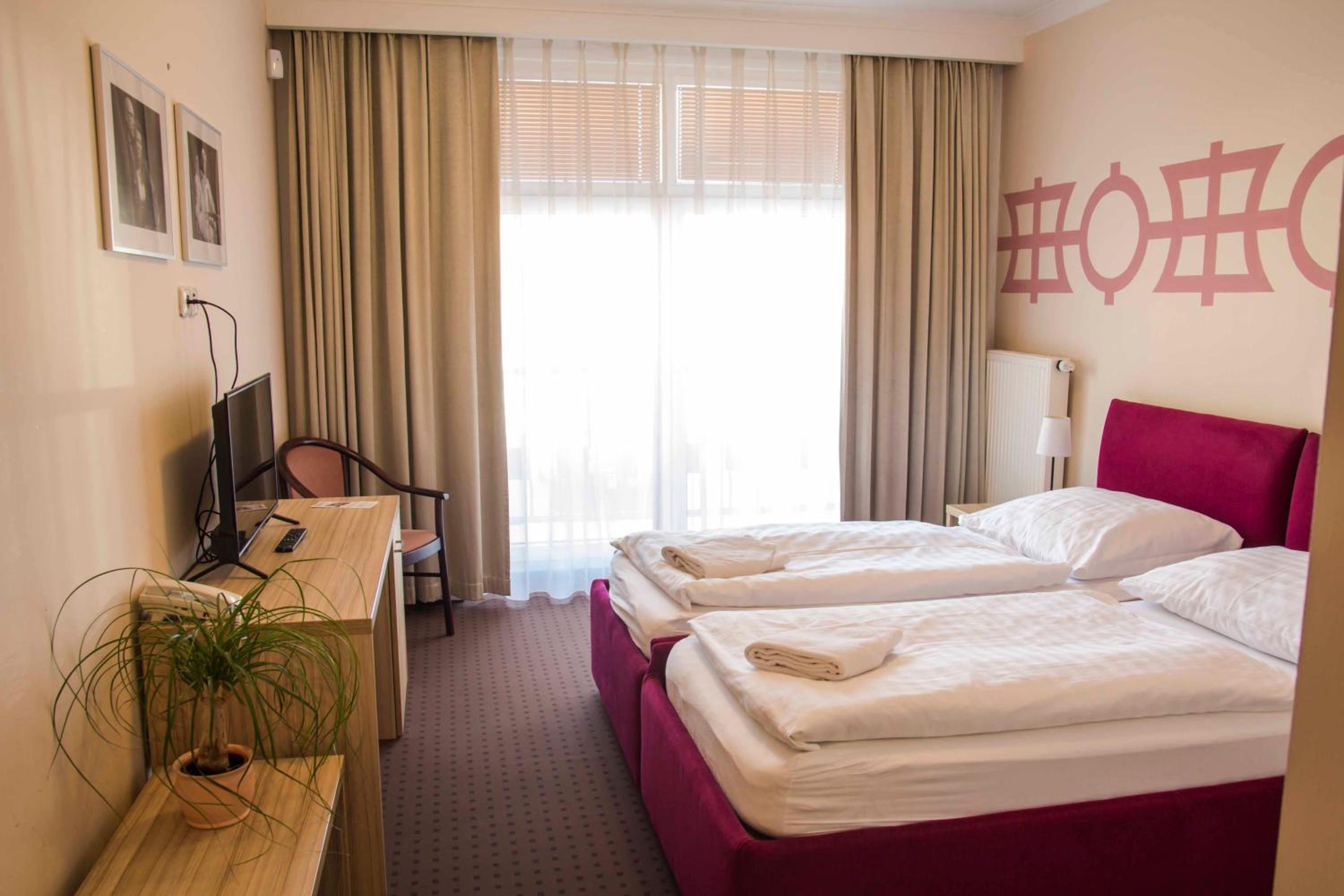 Room, Double Bed