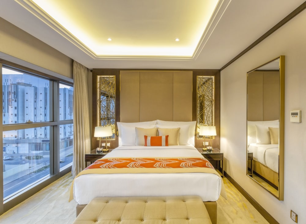 SUPERIOR, QUEEN BED