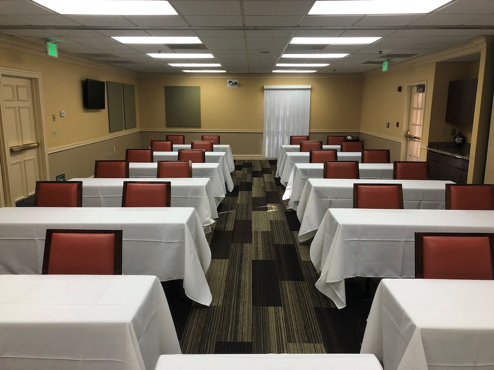 Hyatt House Los Angeles/Lax/Manhattan Beach 27/30
