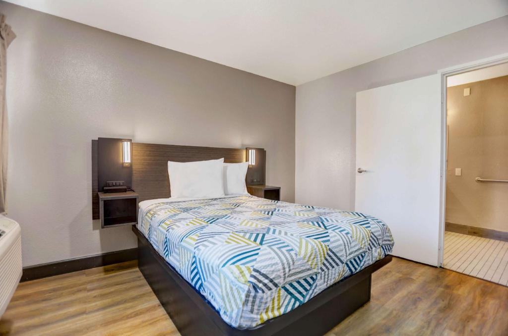 غرفة بسرير كينج، Motel6 San Bernardino, CA - North 6/10