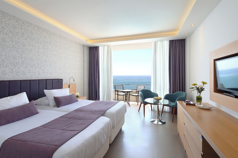 SUPERIOR, SEA VIEW