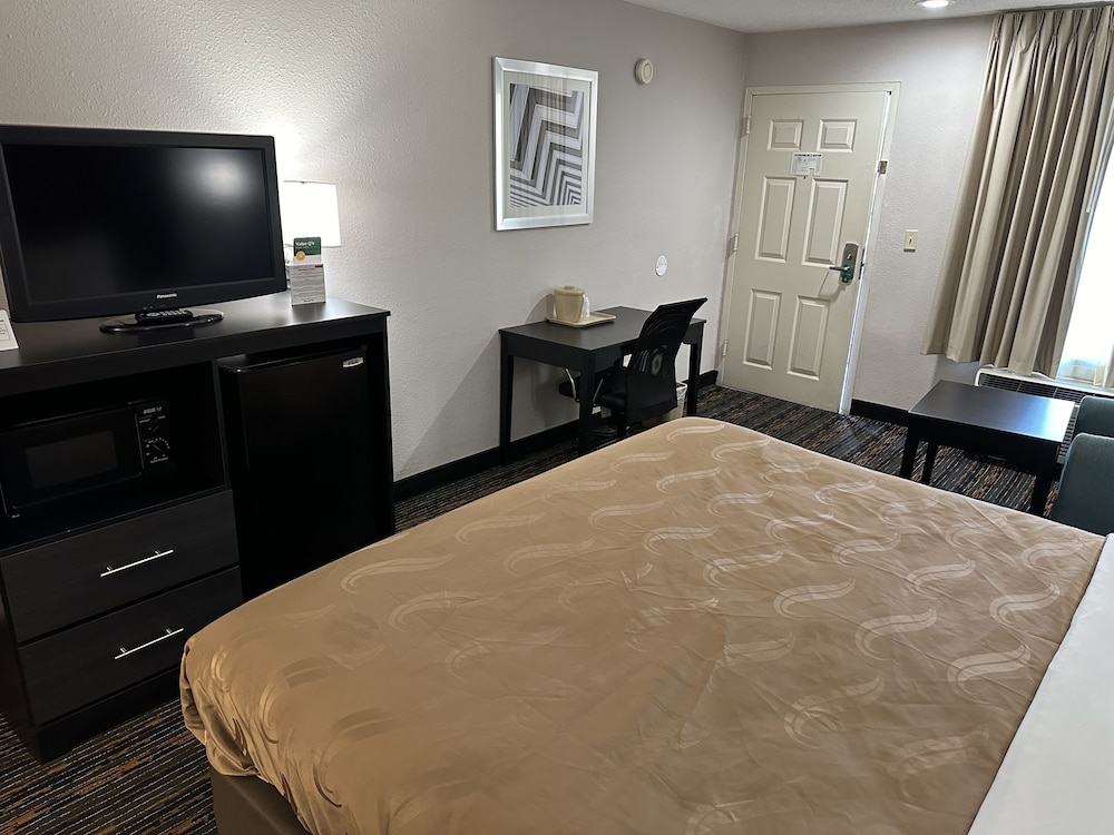Quality Inn Ashland, KY 57/66