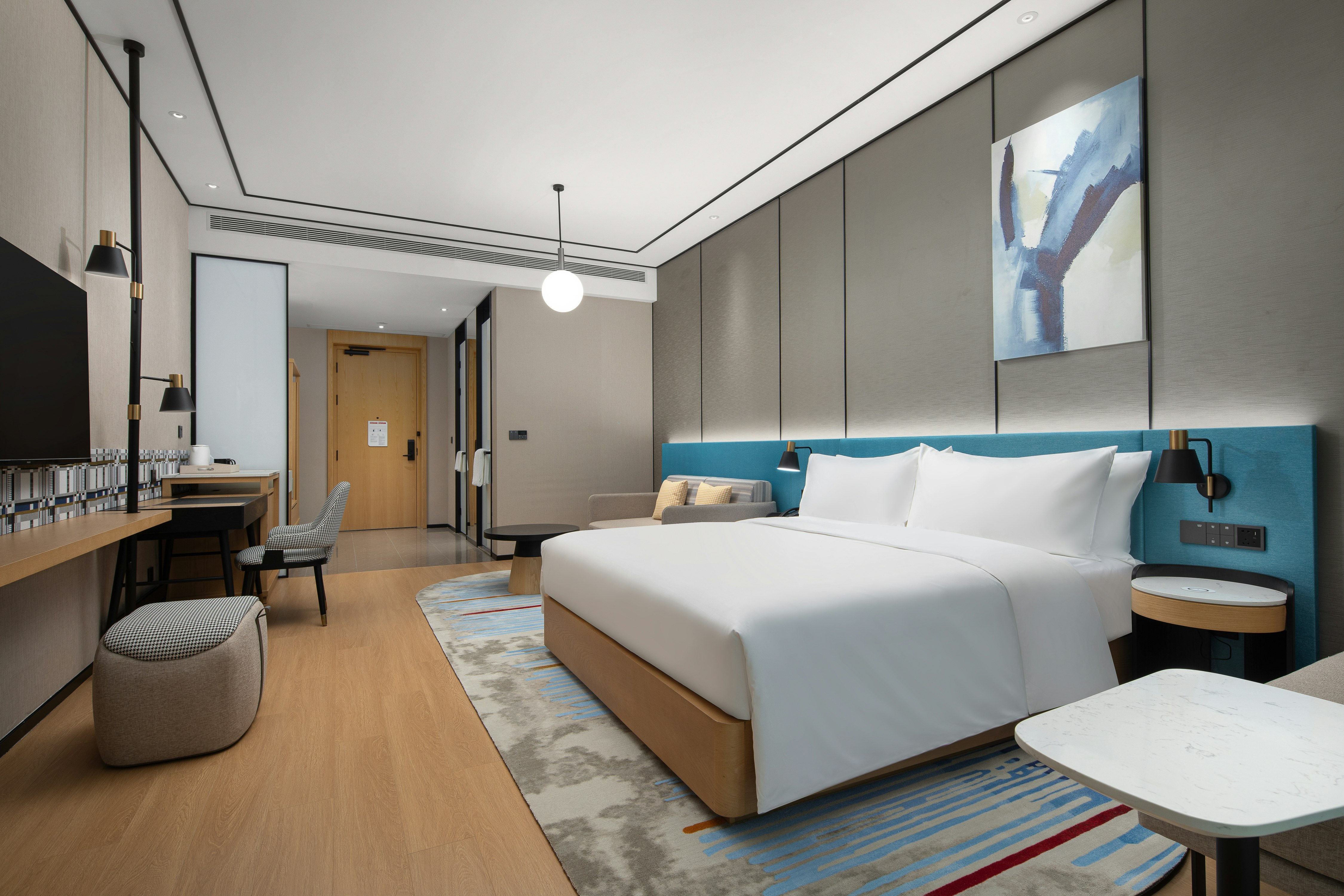 GUEST ROOM, KING BED, HIGH FLOOR
