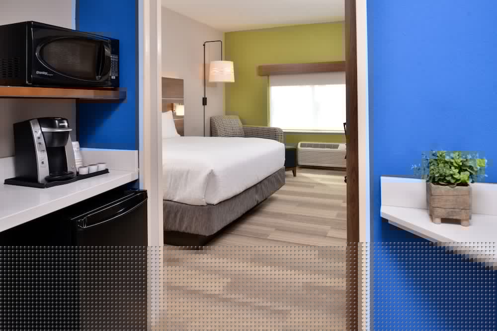 Holiday Inn Express Suites Alachua Gainesville Area 30/73