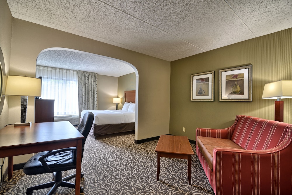 Clarion Inn & Suites Cortland - University Area 19/30