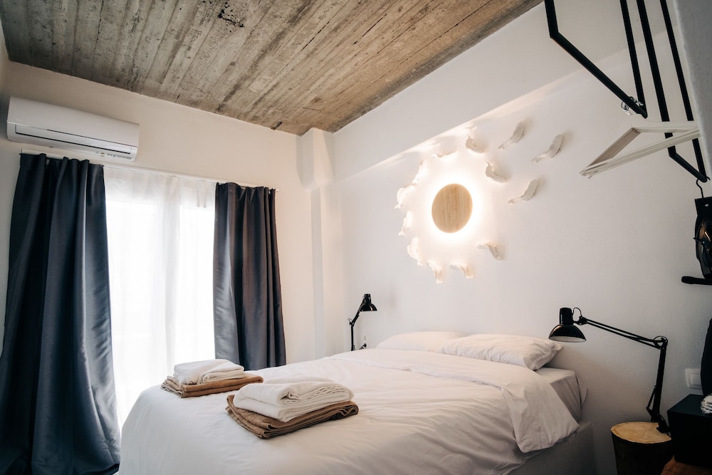 Mesanto Luxury Suites 11/50