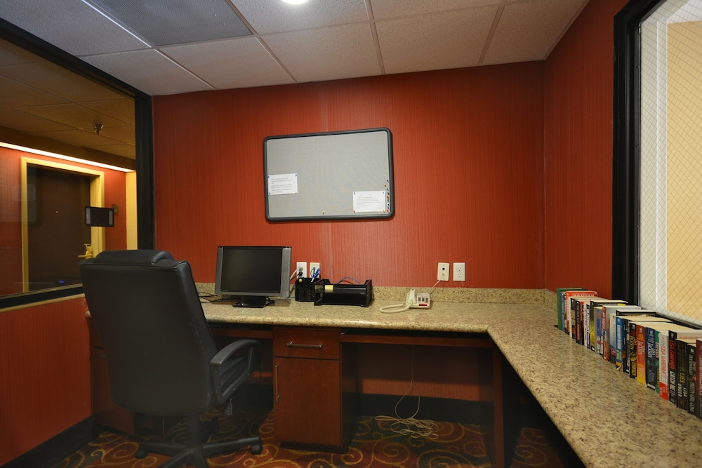 Comfort Inn & Suites Trussville I-59 Exit 141 44/45