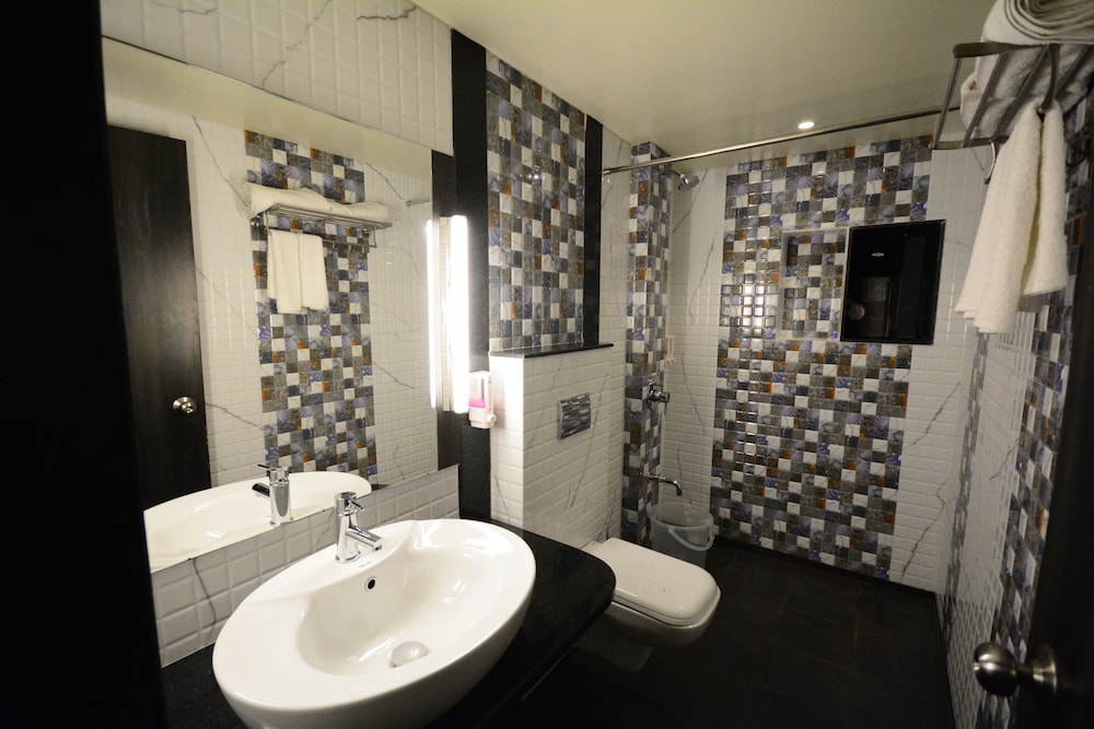 Hotel 24 Seven 40/40