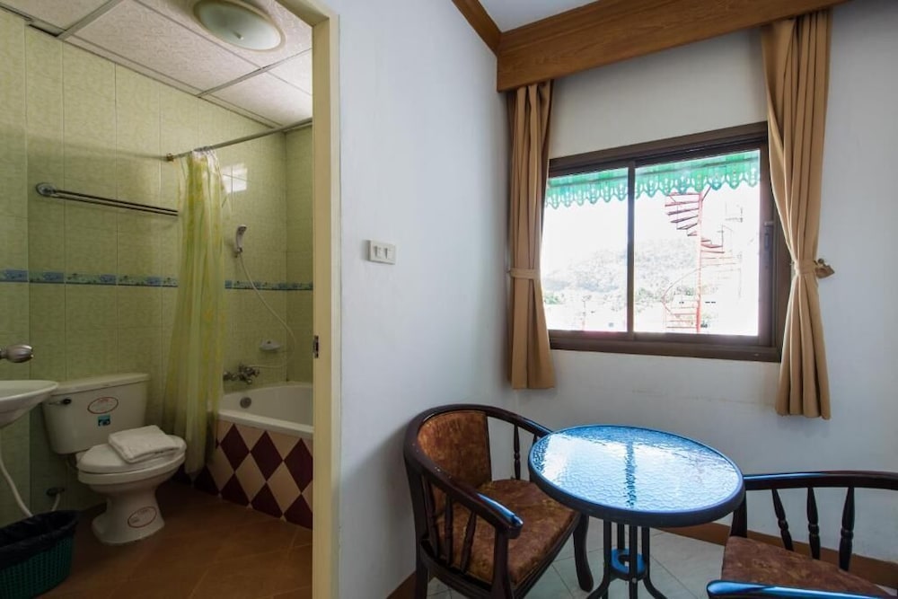 Magnific Guesthouse Patong 50/50