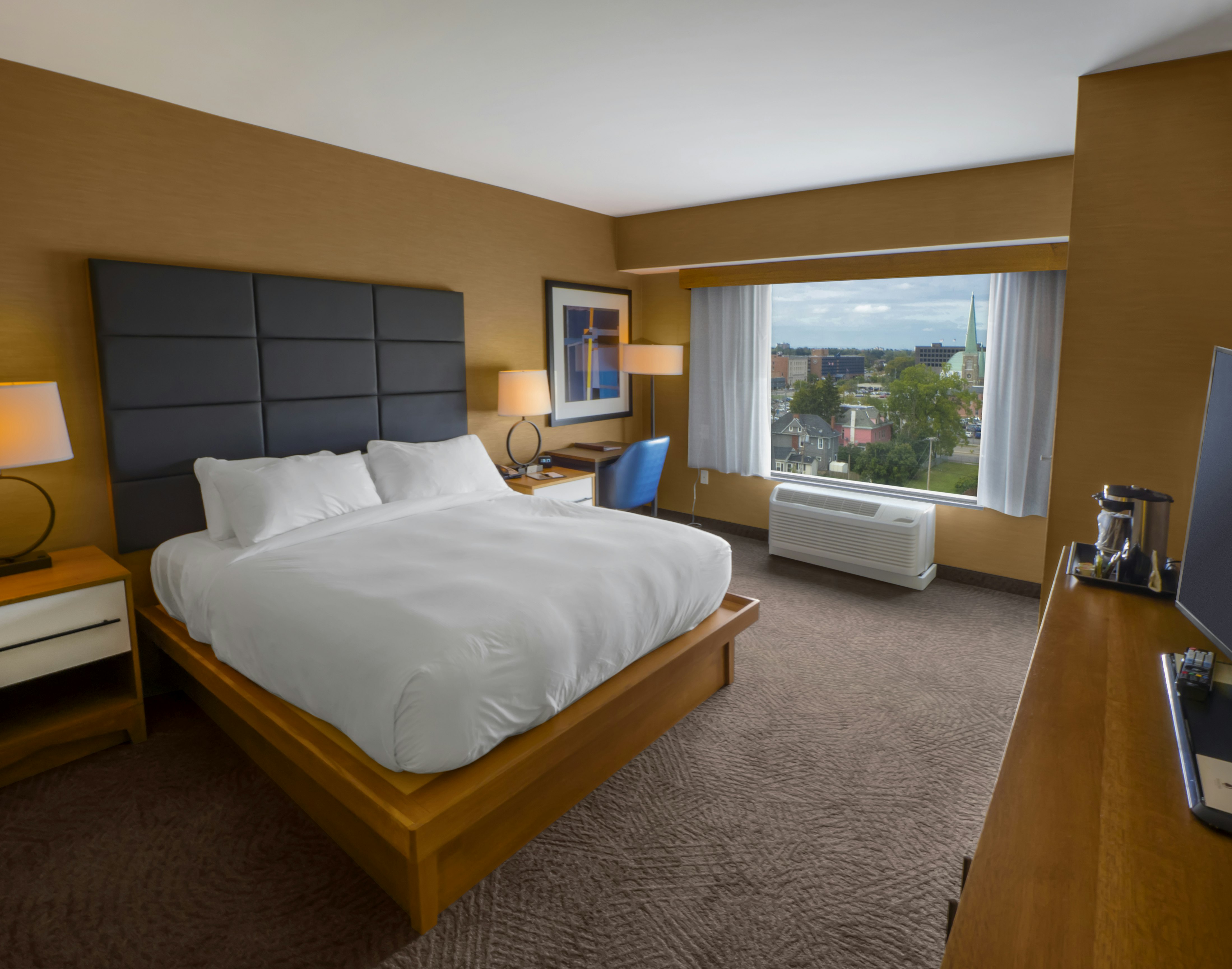 ROOM, KING BED
