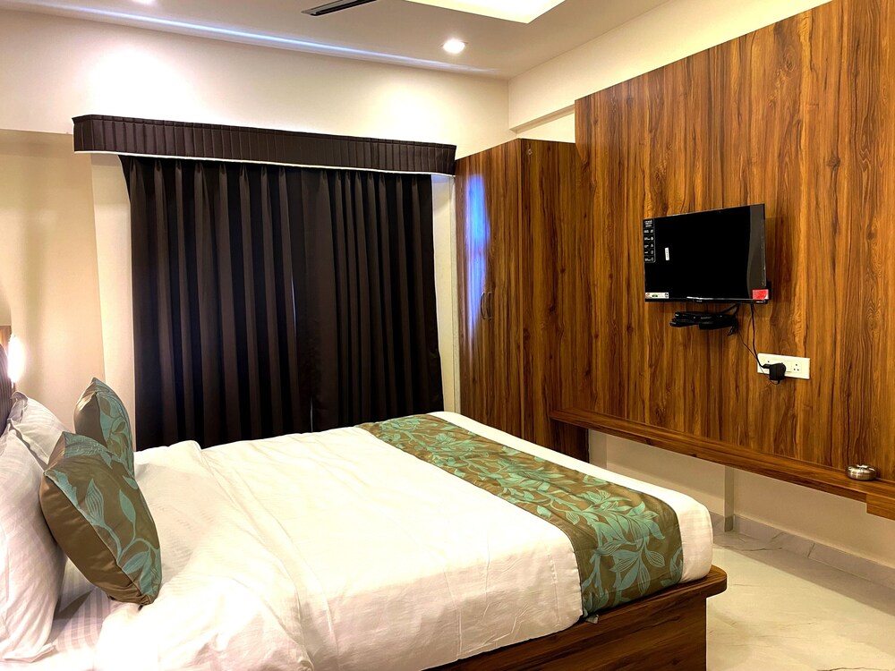 The Grand Sarovar Inn and Suites 7/19
