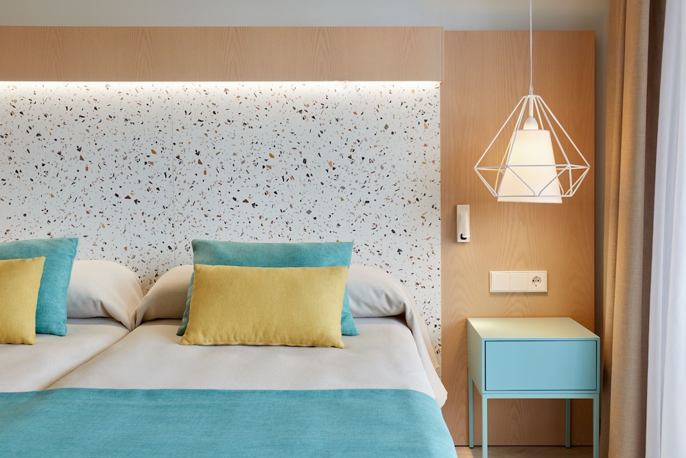 Universal Aparthotel Elisa 30/81