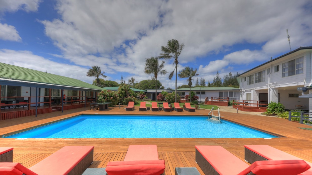 Paradise Hotel And Resort 7/68