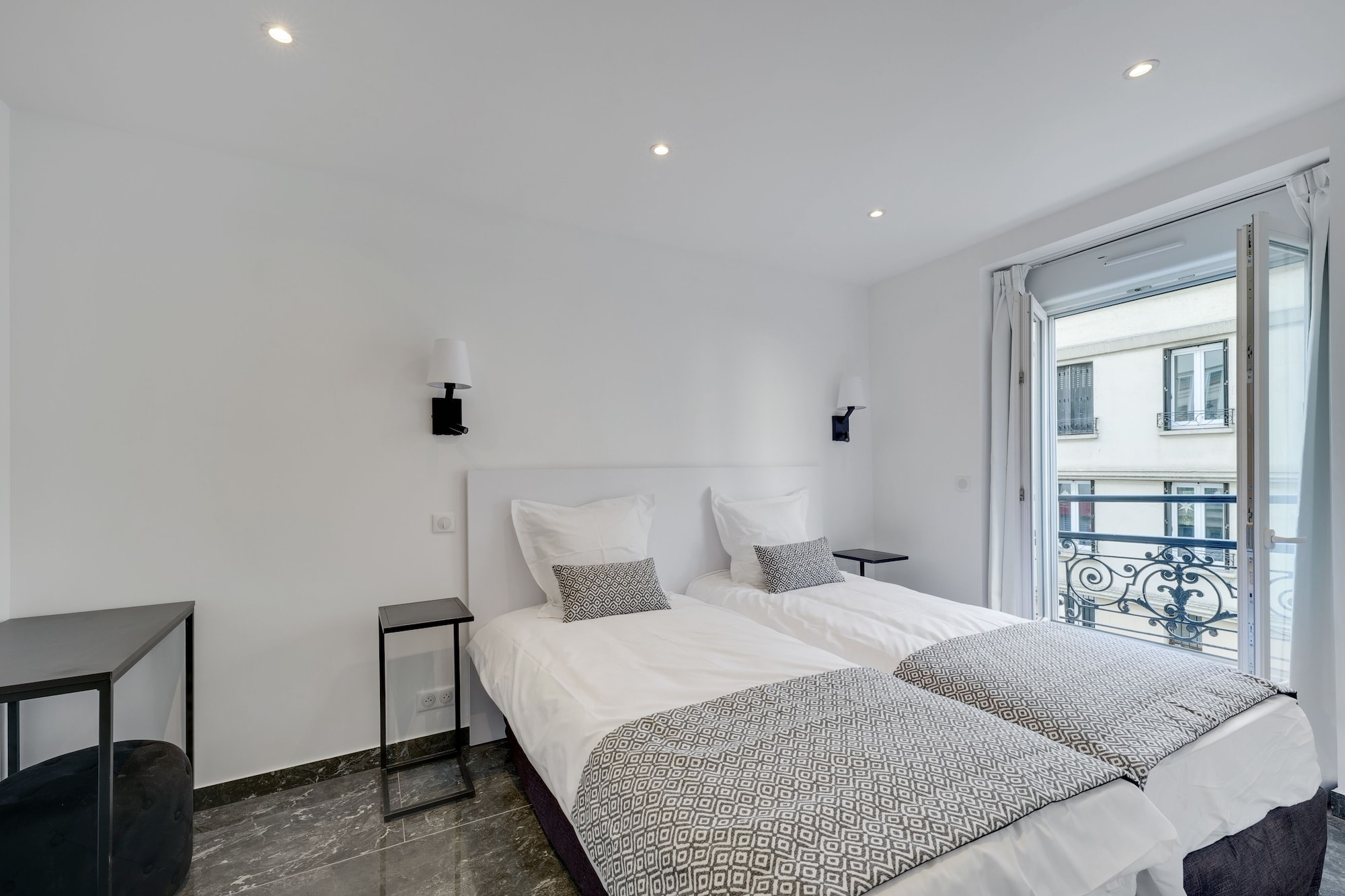 Apartment, Multiple Beds