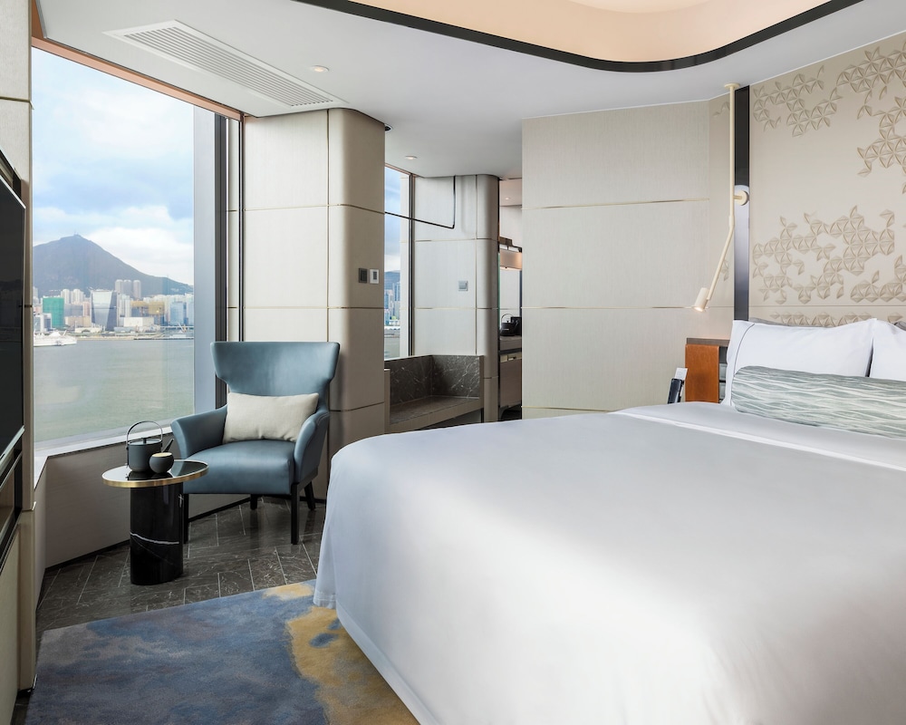 Hyatt Centric Victoria Harbour 6/70