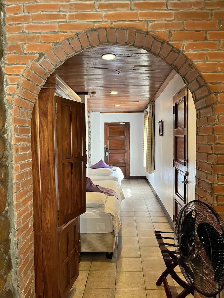 Safari Lodge Baguio By Log Cabin Hotel 42/76