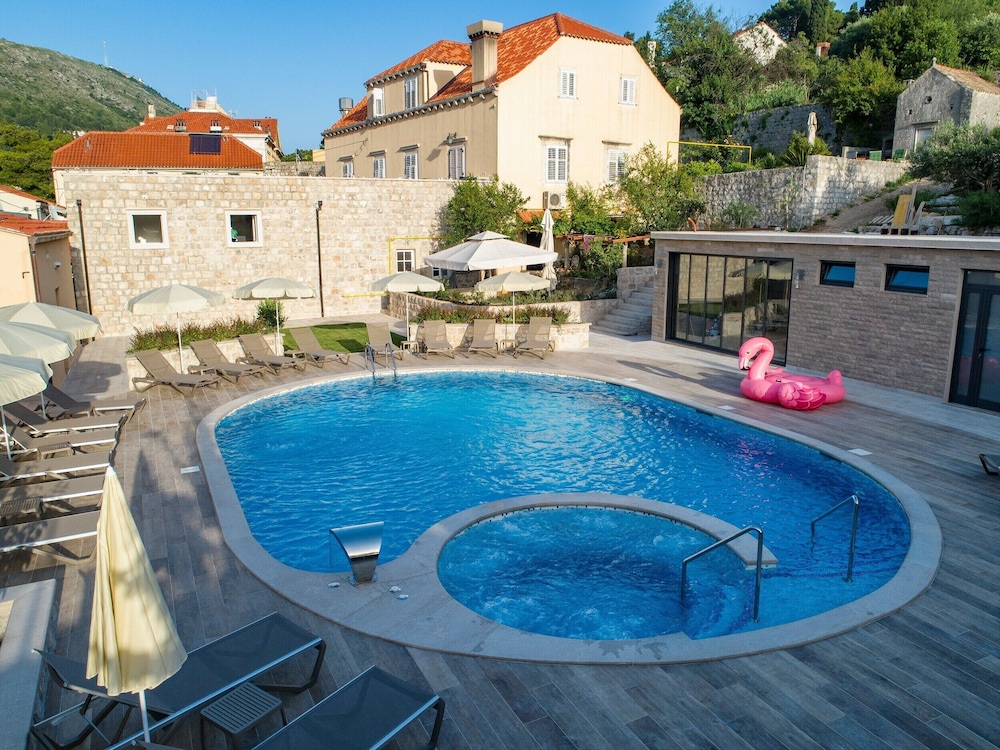 ORKA APARTMENTS 68/75