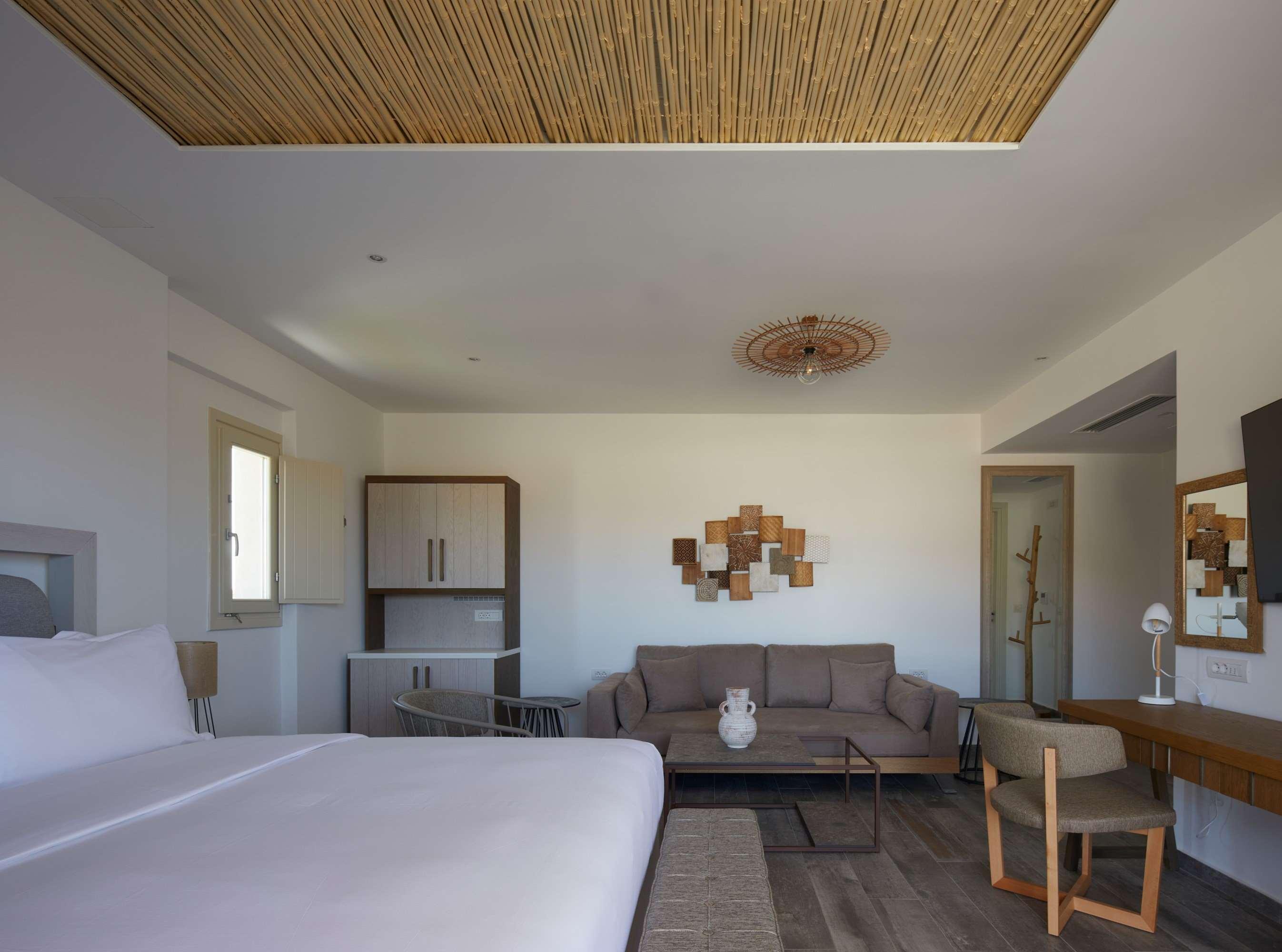JUNIOR SUITE, KING BED, HOT TUB