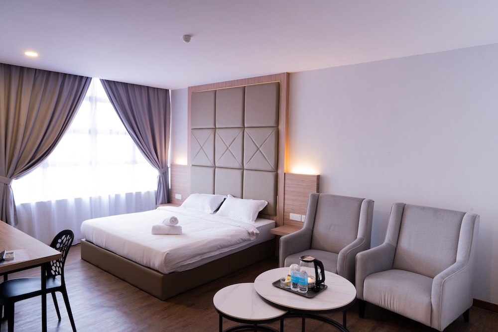 RM Hotel Muar 81/118