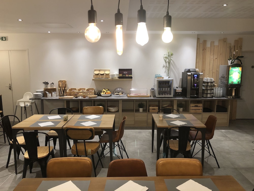 restaurant cafeteria