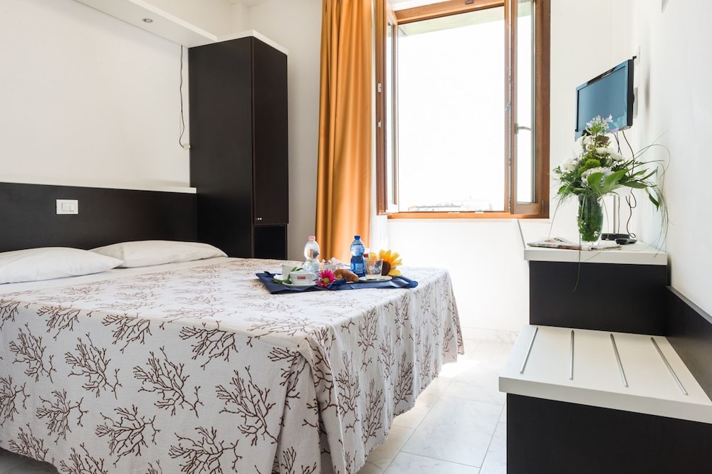 Hotel Rondine 10/38