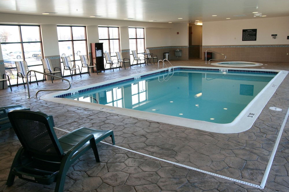 Hampton Inn Topeka 3/51