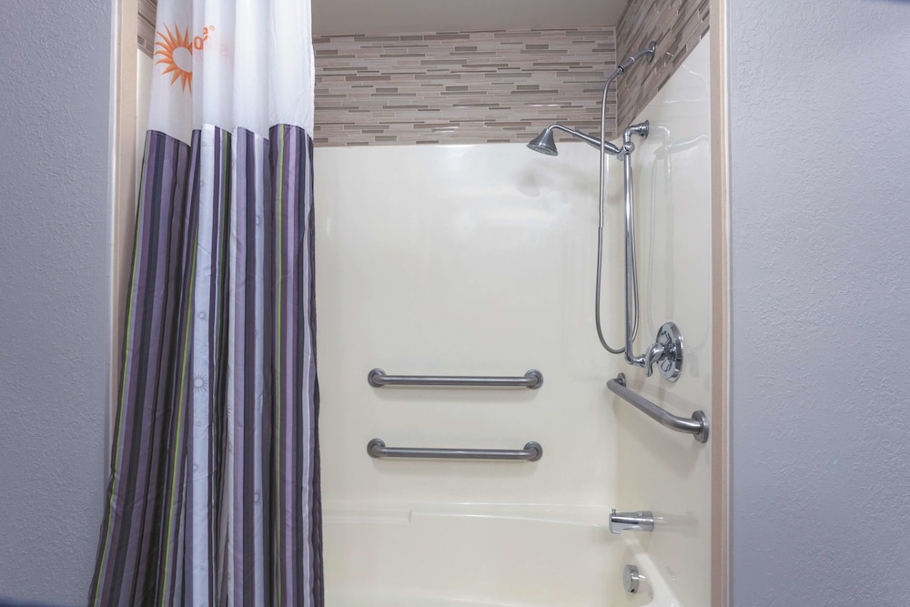 La Quinta Inn & Suites by Wyndham Covington 16/45