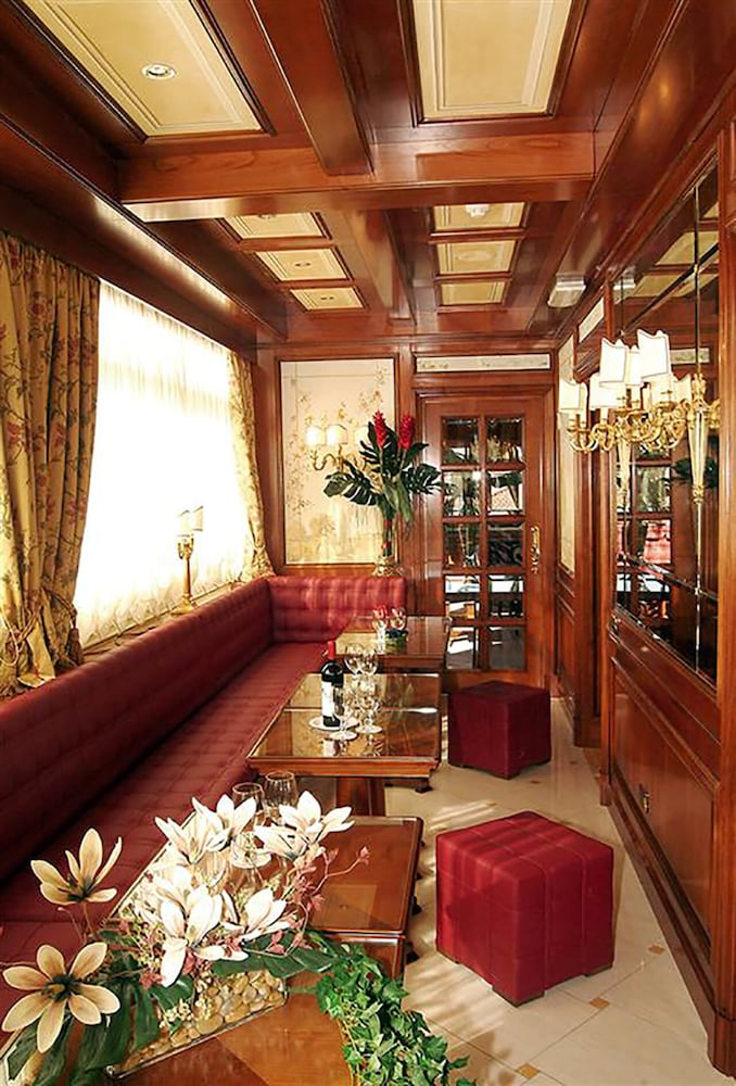 Hotel Champagne Palace 52/67